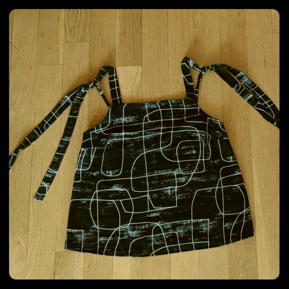 Mossimo adjustable tie tank w modern abstract